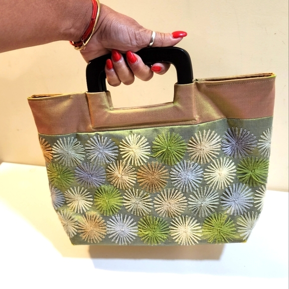 The Silk Trading Co.  100% Silk Embroidered Purse - Picture 1 of 16